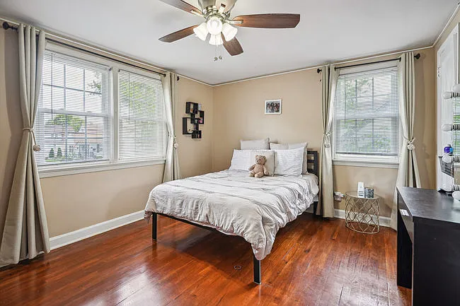 27 Edgewood Ave — Photo 10
