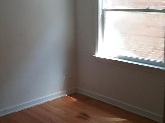 2nd image of 6520 N Seeley Ave #1S