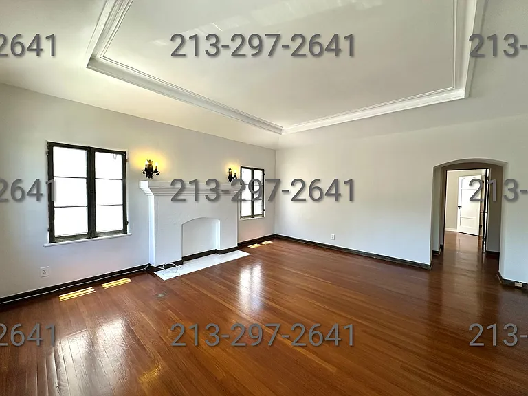 324 S Cochran Ave #7 — Photo 2