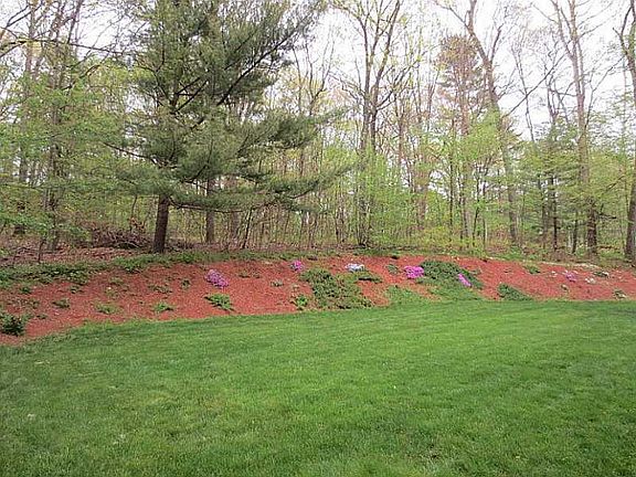 4th image of 47 Maureen Dr