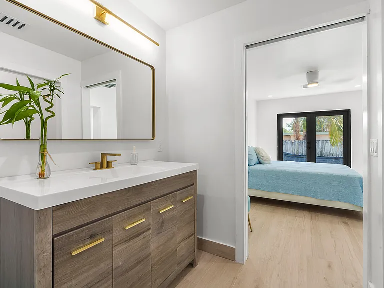 303 De Carie St #303 — Photo 15