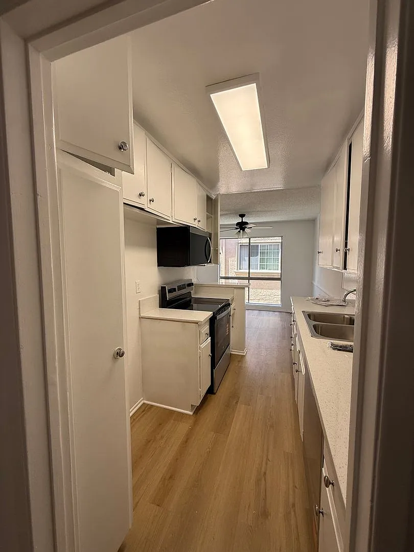 079 - 1306 N Columbus — Photo 1