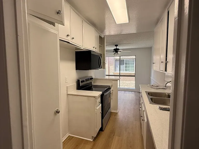 079 - 1306 N Columbus — Photo 1