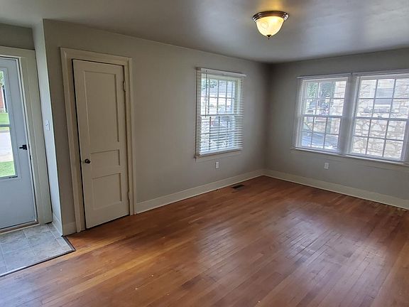 3rd image of 1402 Kenton St