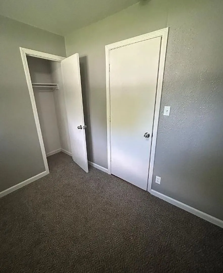For Lease — Photo 4