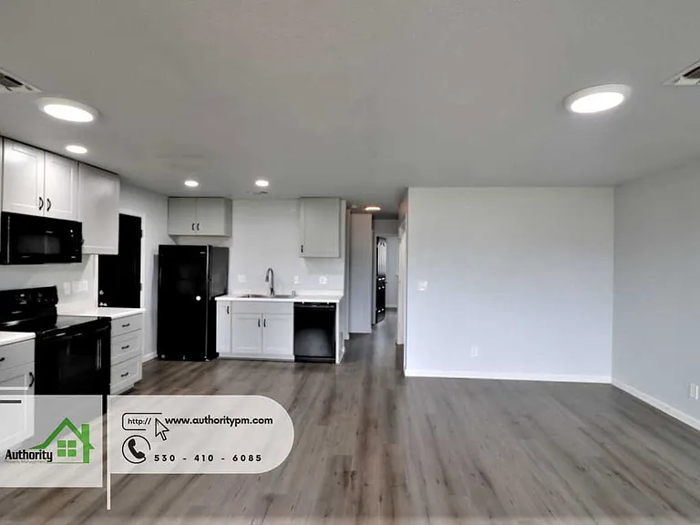 21968 Klamath River Pl #A — Photo 3