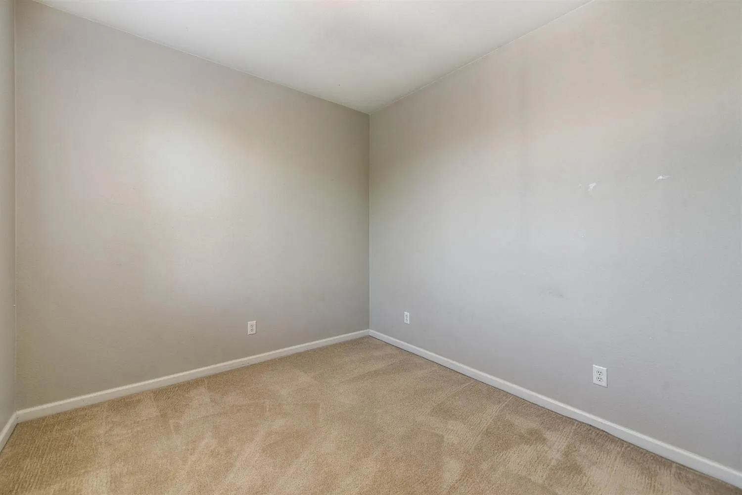 3 bed, 1345 sqft, $2,600 — Photo 2