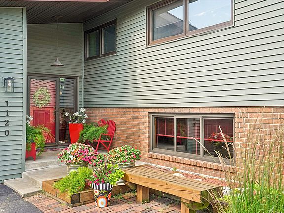 4th image of 1120 W Olive St
