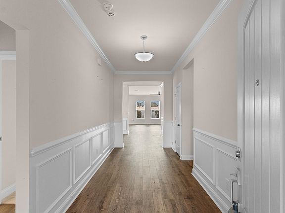 2nd image of 1943 Parish Way