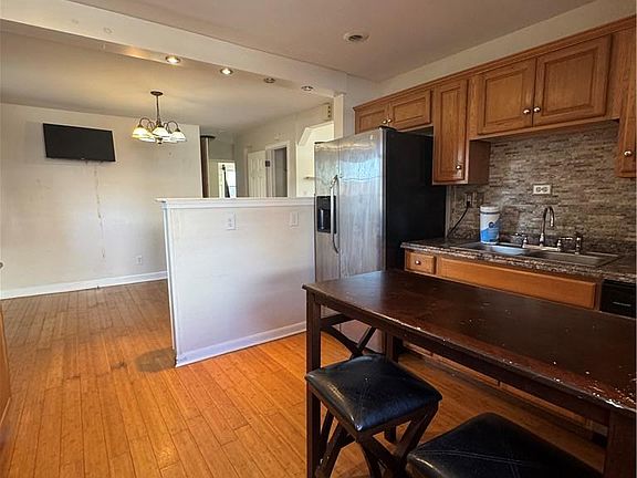 3rd image of 1303 Yeadon Rd