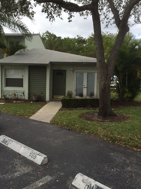1st image of 870 Crystal Lake Dr