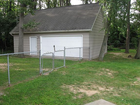 3rd image of 22277 Woodside Dr