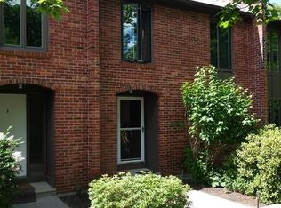 4 Bedford Ct, Amherst, MA 01002