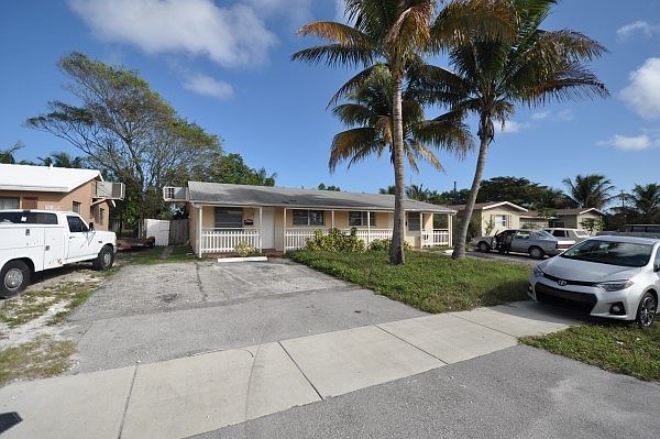 1st image of 3470 NE 1st Ave