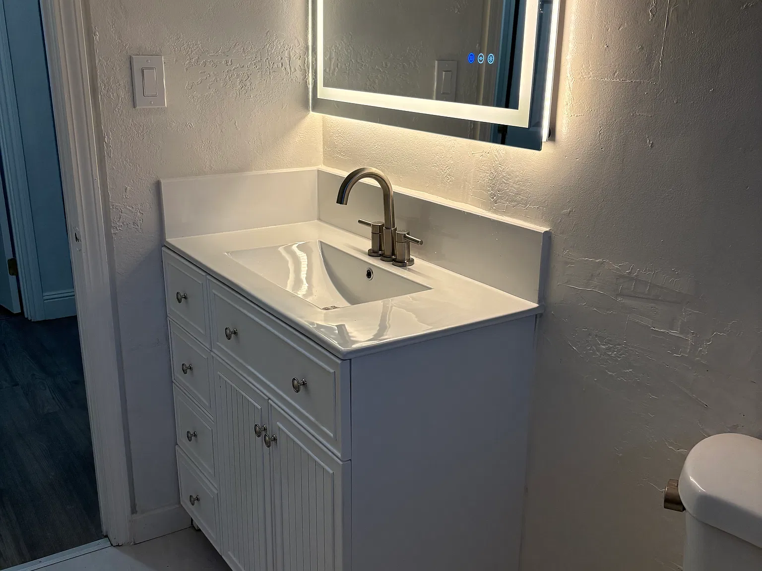 545 Rollins Rd — Photo 3
