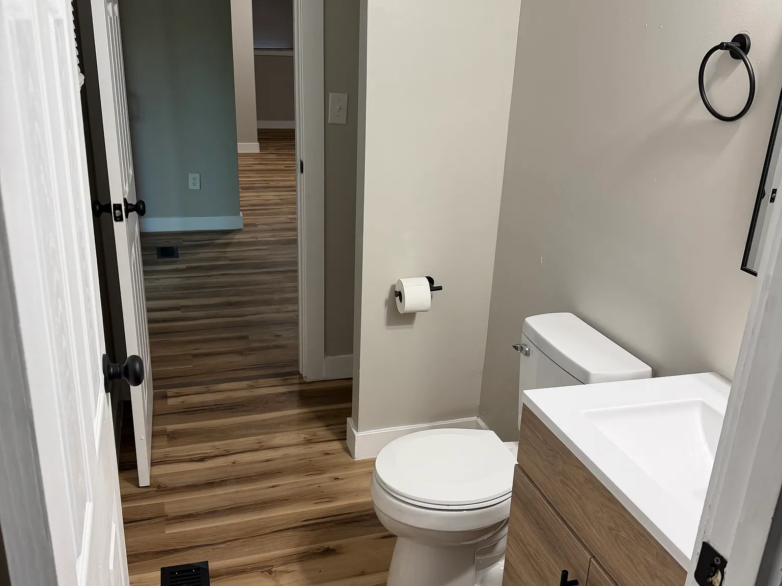 3 bed, 1.5 bath, 1300 sqft, $2,250 — Photo 3
