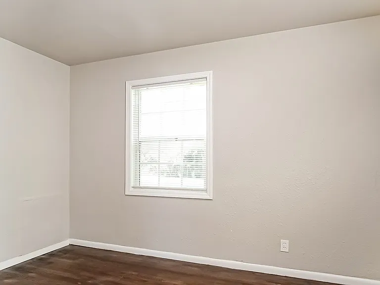 1583637_020_living_room_13181622.jpg