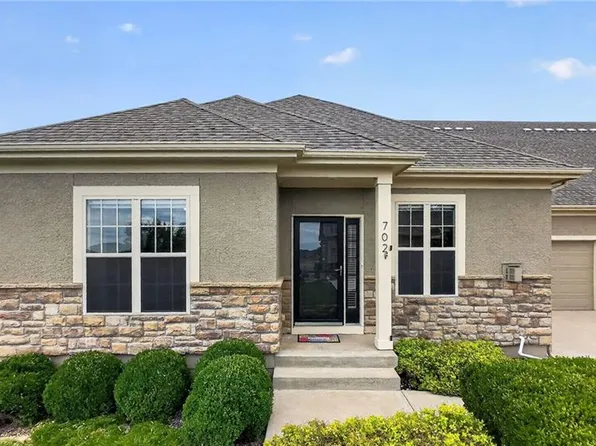 2250 Lake Pointe Dr #702, Lawrence, KS 66047