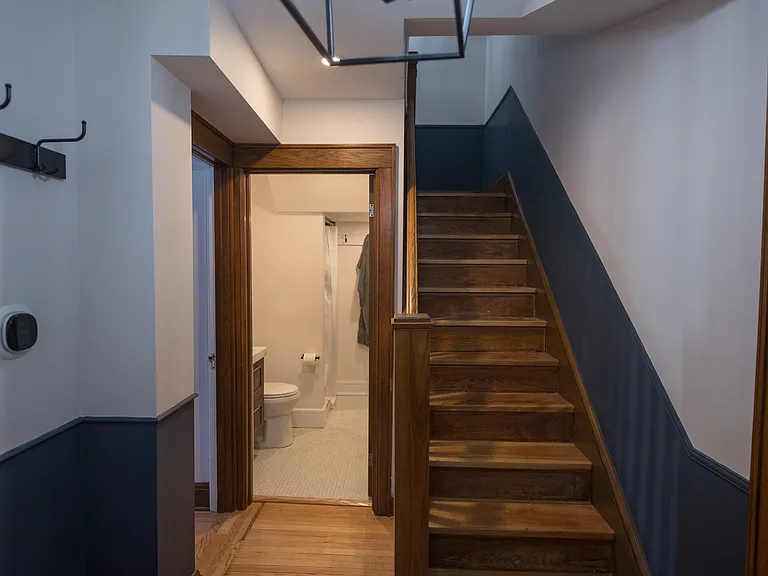 856 Bronson Ave — Photo 8