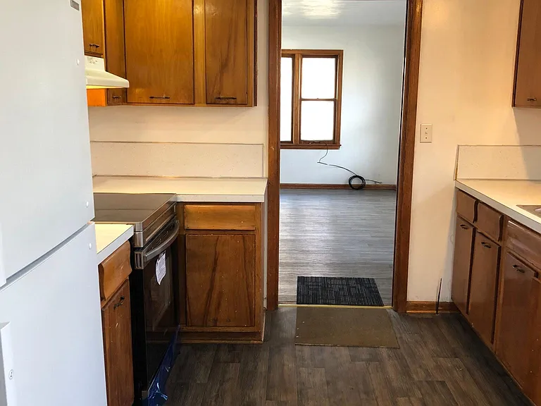 601 E High St — Photo 4