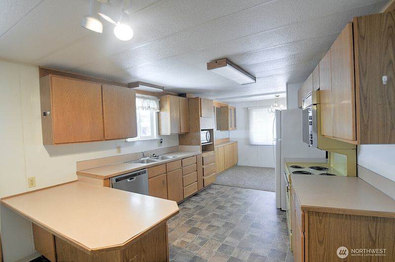 2nd image of 1841 Trosper Road SW #2