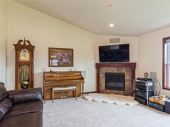 4th image of 7526 Westfield Dr NE