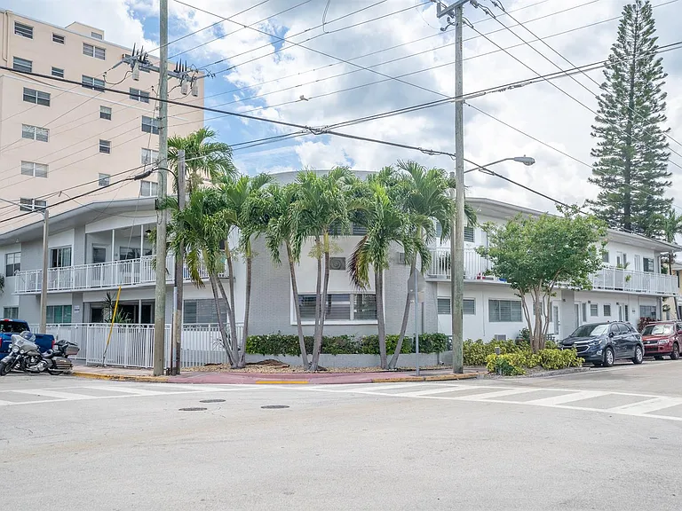 7640 Carlyle Ave #9B — Photo 3