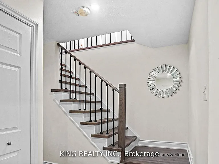 16 Wimbledon Ct — Photo 9