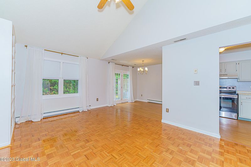 5th image of 4052 Chaucer Place