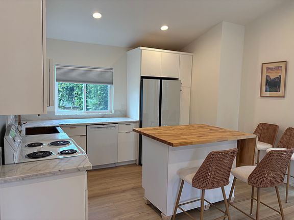 4th image of 4972 Nipomo Dr