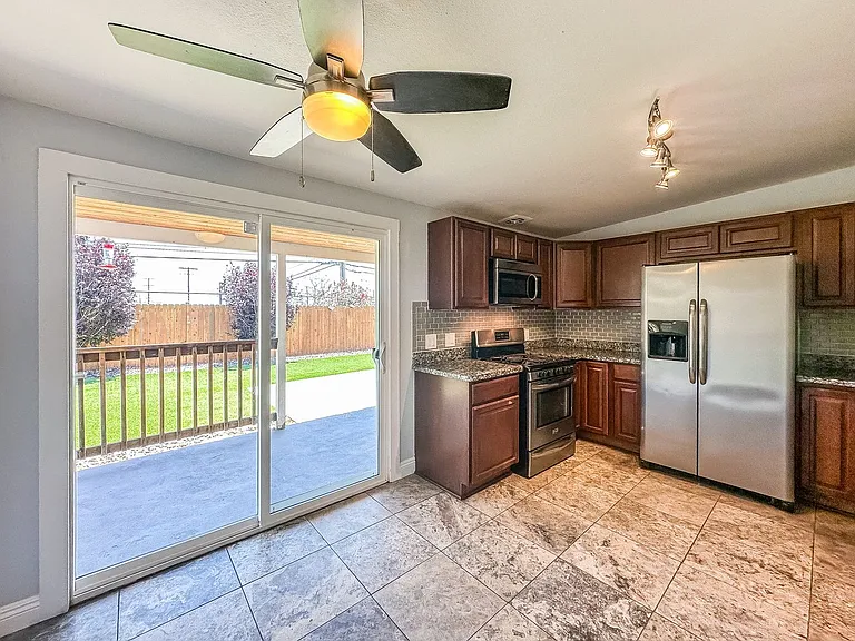 1117 Iris Ave — Photo 14