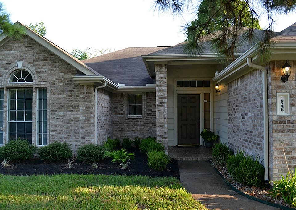 Stunning 3 bedroom 2,101 sqft home in Cypress Mill