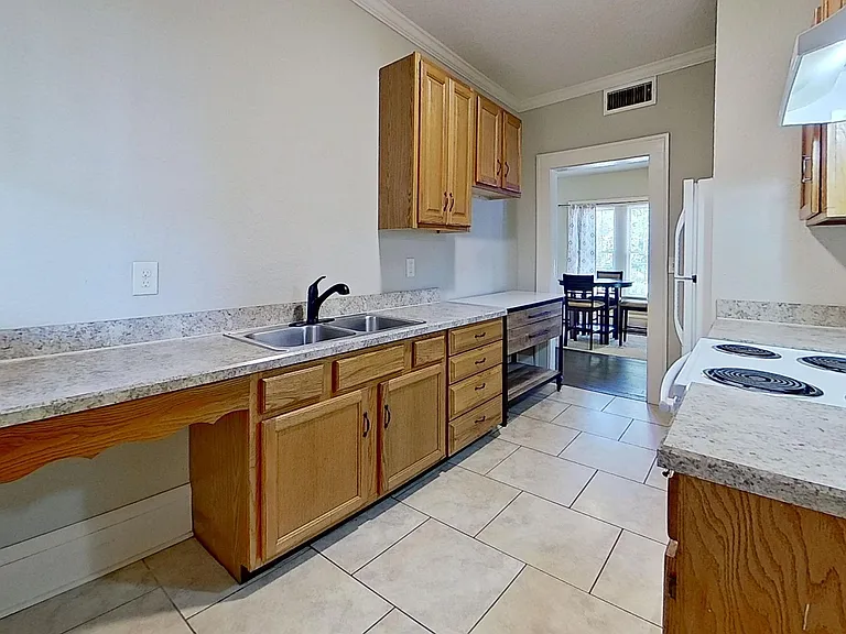 2025 N Laura St — Photo 8