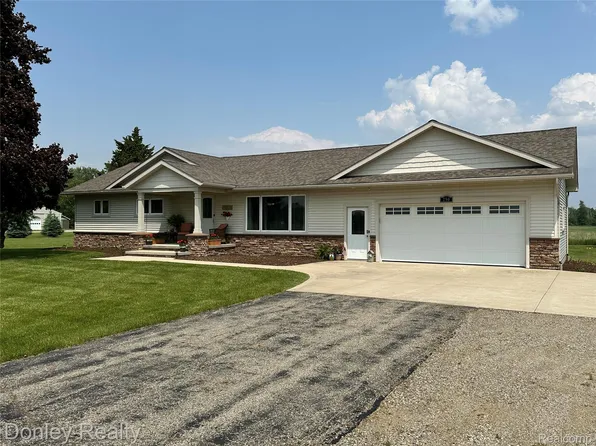 250 N Decker Rd, Clifford, MI 48727