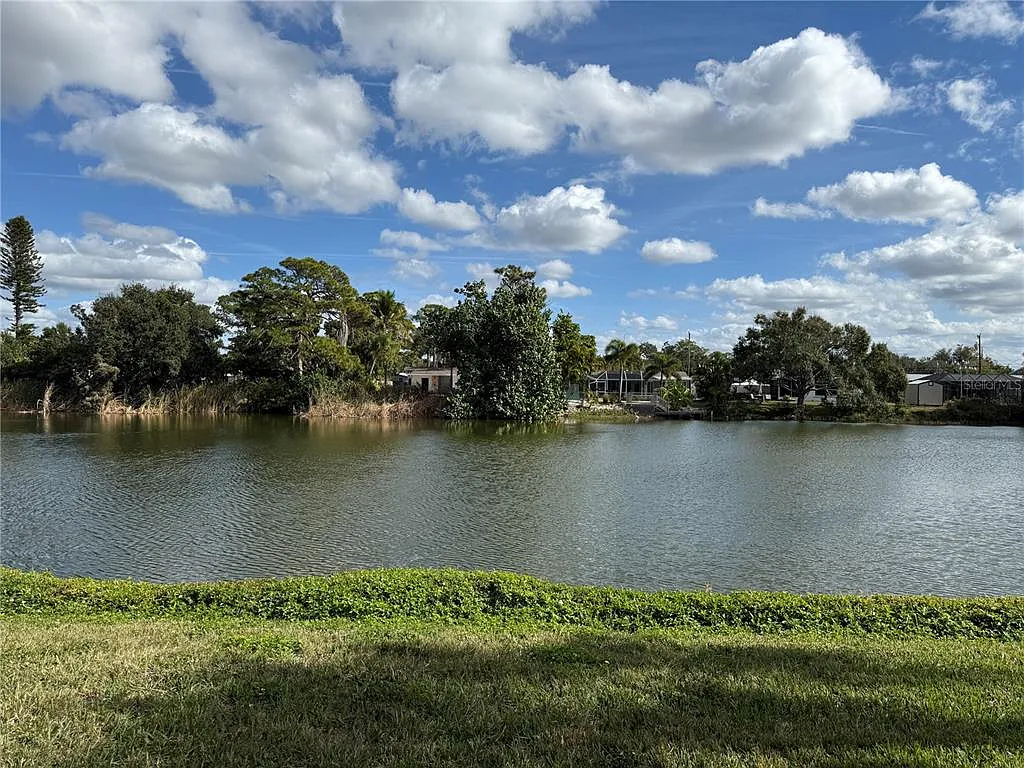2 bed, 2.0 bath, 848 sqft, $1,700 — Photo 1