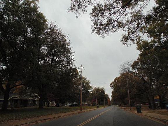 5th image of 960 Whitehaven Ln