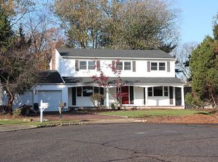 9 Cape Ct, East Brunswick, NJ 08816