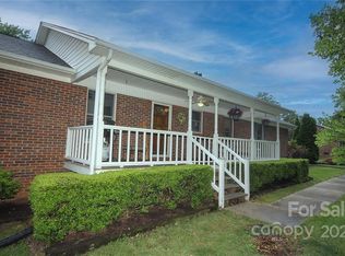 1601 Oak Trail Ln, Charlotte, NC 28216