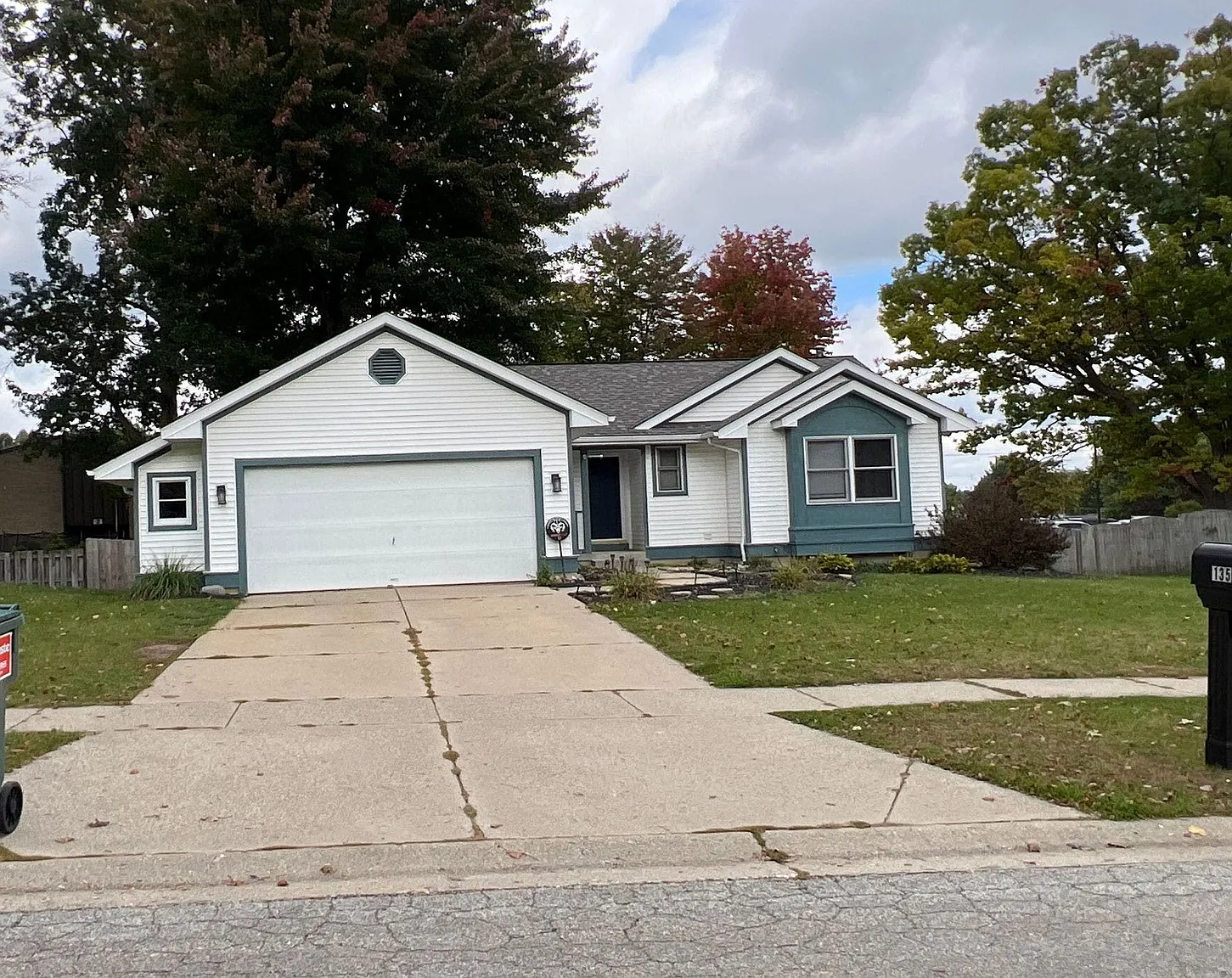 135 Glen Eagle Dr NE photo 1
