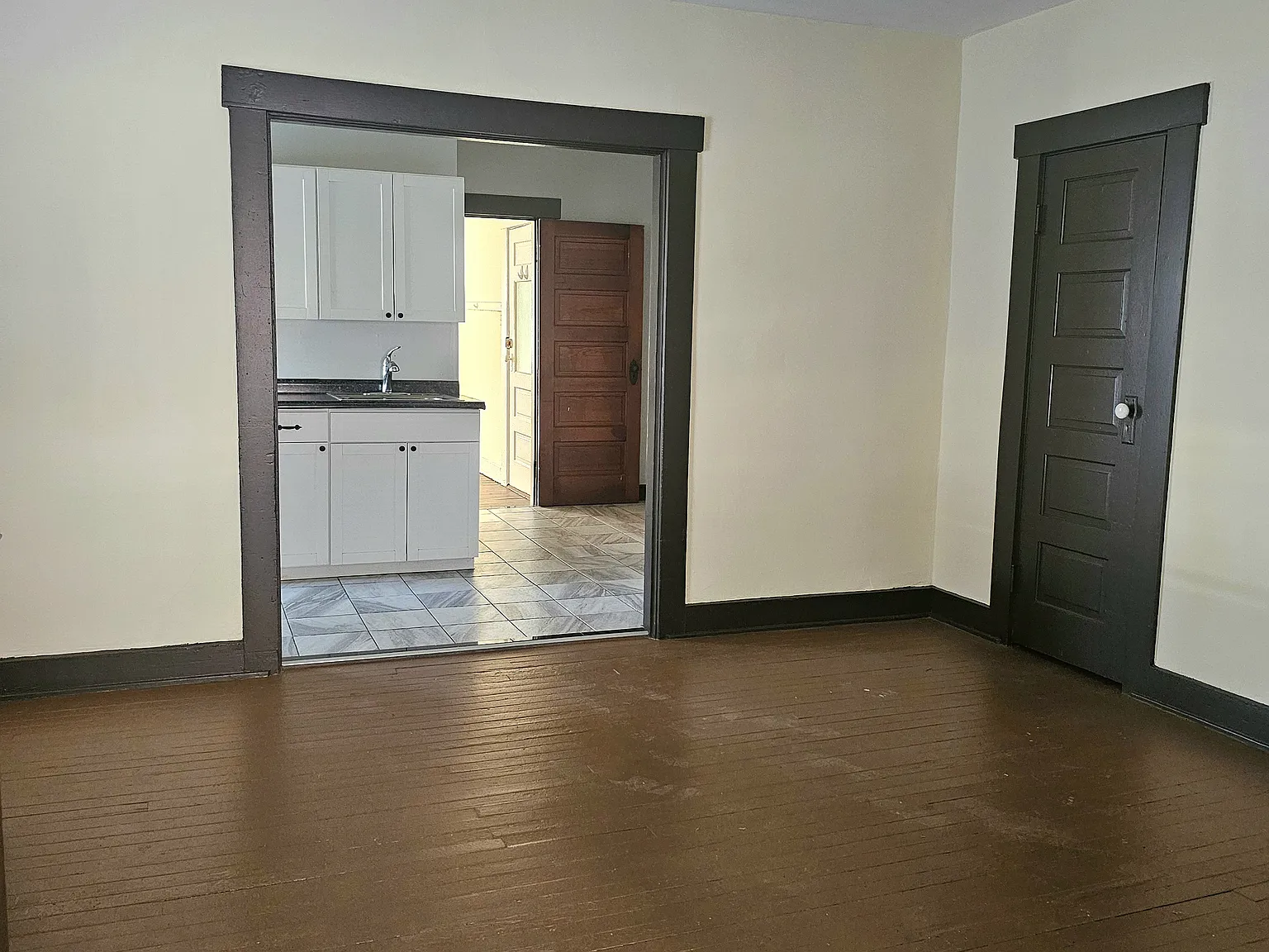 2 bed, 750 sqft, $980 — Photo 3