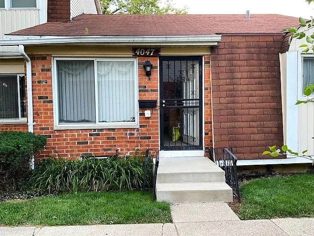 4047 Euclid Ln photo 1