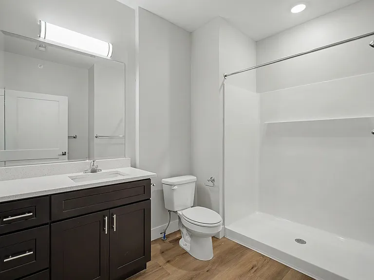 512 W Clark St — Photo 7