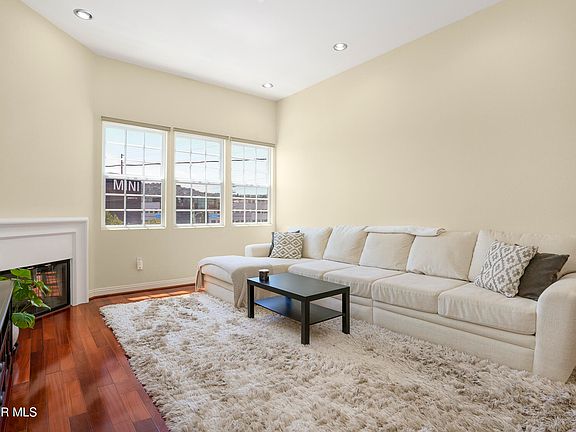 2nd image of 10740 Moorpark St APT 304