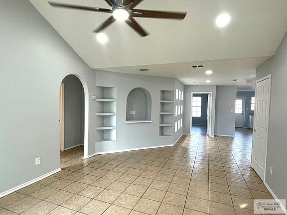 5th image of 2672 Vienna St