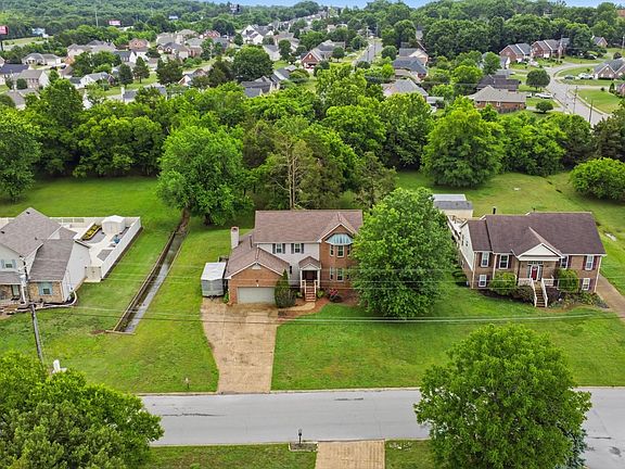 4th image of 398 Clarkston Dr
