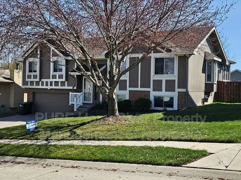 3 bed, 3.0 bath, 1879 sqft, $2,175 — Photo 3