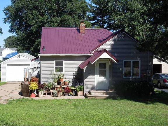 2nd image of 445 Pine St