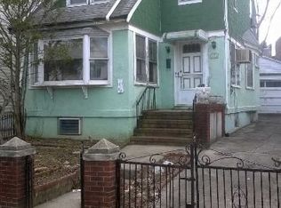 7148 Nansen St, Forest Hills, NY 11375