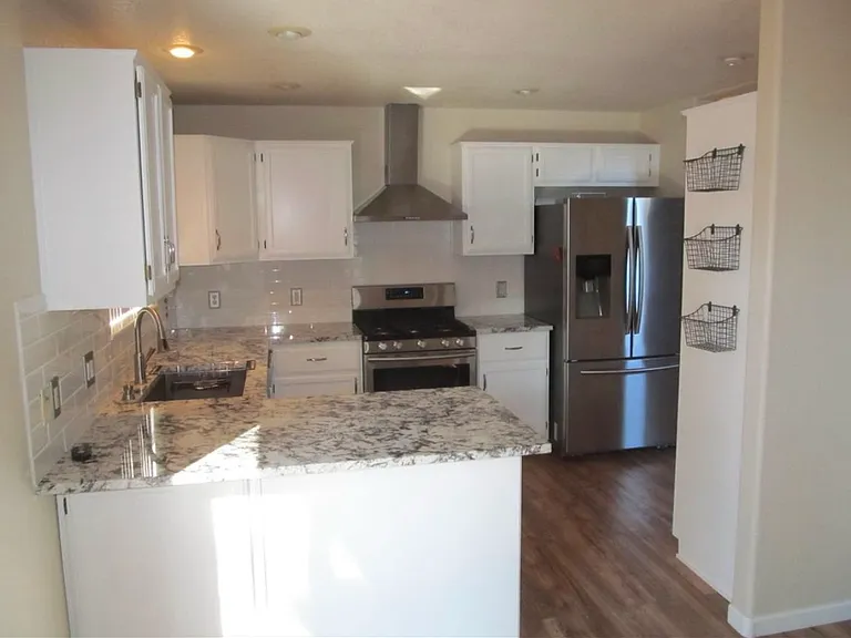 2559 S Rocking Horse Ln — Photo 2