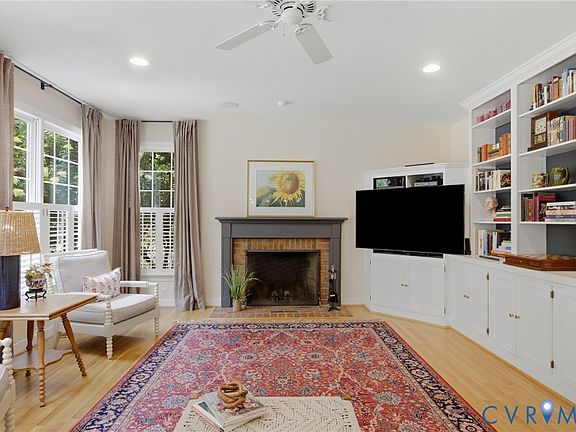 3rd image of 4718 Summer Lake Cir